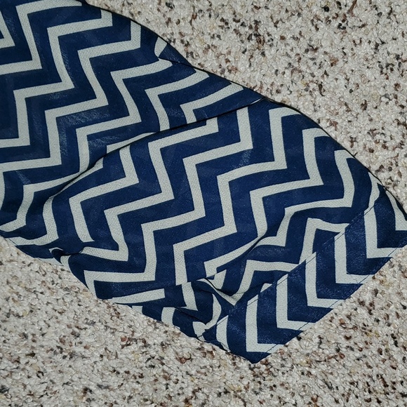 RUE21 Zig Zag Light Weight Blouse - Picture 4 of 6